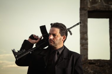 sözleşme katil agent karakteri