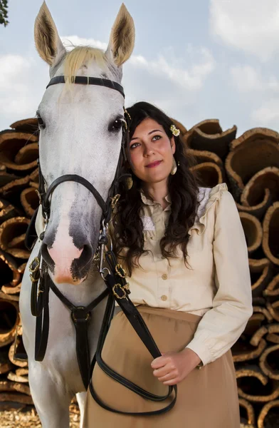 Klasyczny dziewczyna z białego konia — Zdjęcie stockowe