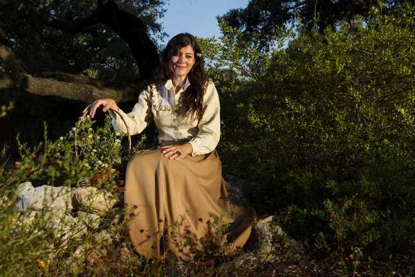 Chica clásica en el contryside — Foto de Stock