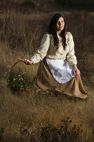 Klassieke meisje op de natuur — Stockfoto