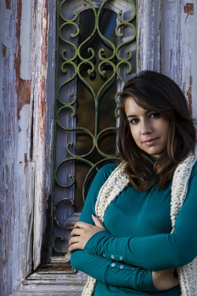 Beautiful girl in a autumn seasonal setting — Stock Photo, Image