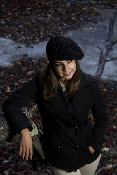 Beautiful girl in a autumn seasonal setting — Stock Photo, Image