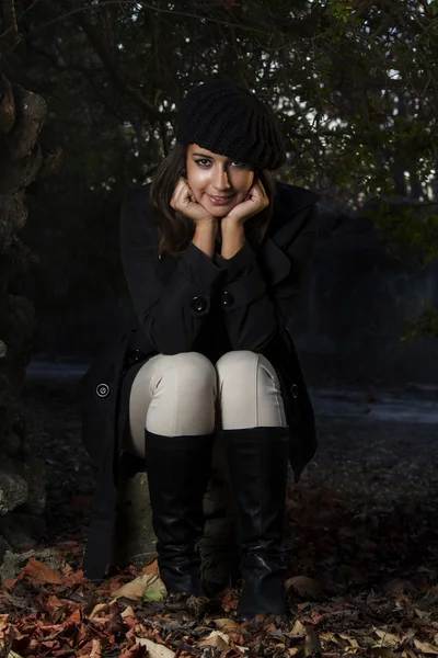 Beautiful girl in a autumn seasonal setting — Stock Photo, Image