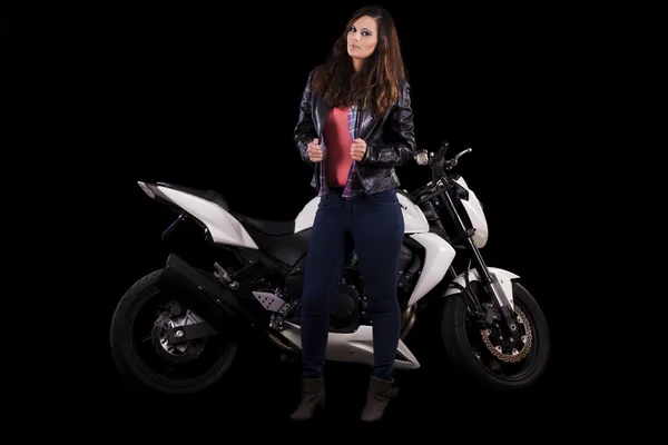 Menina bonita ao lado de uma moto branca — Fotografia de Stock