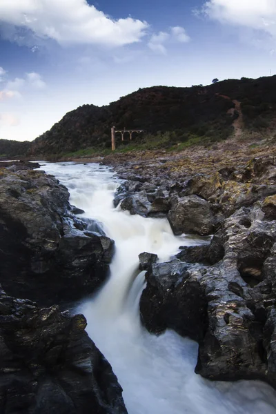 Paisaje fluvial en la región del Alentejo — Foto de Stock