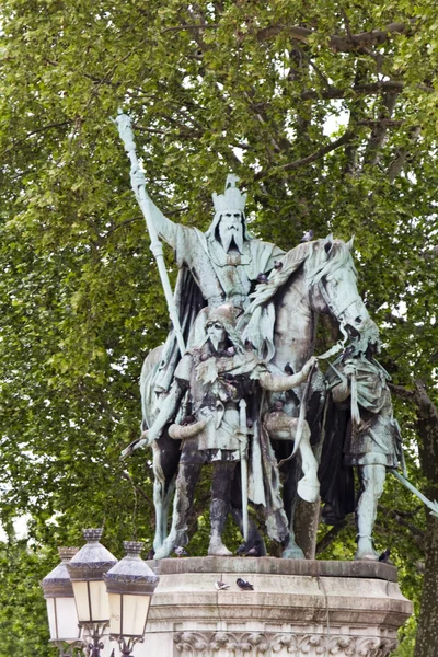 查理曼大帝、 巴黎、 法国的雕像 — 图库照片