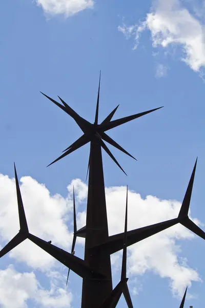 Abstract pointy iron structure monument — Stock Photo, Image