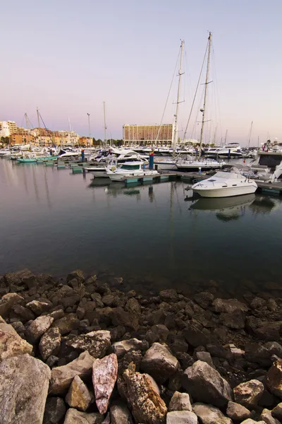 Marina con barche da diporto — Foto Stock