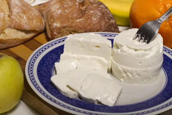 Taze peynir ve chorizo — Stok fotoğraf