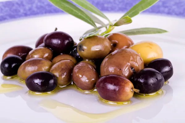 Plate with olives — Stock Photo, Image