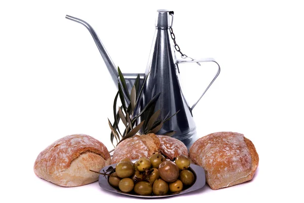 Olivenöl, Brot und Oliven — Stockfoto