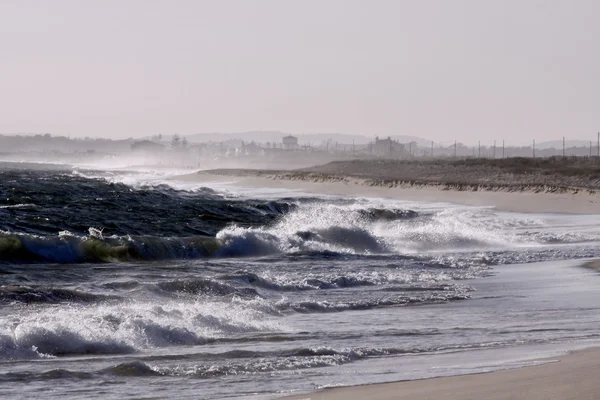 Gewelddadige strand — Stockfoto