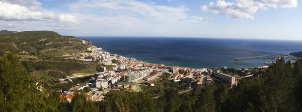 Sesimbra pobřežní město — Stock fotografie