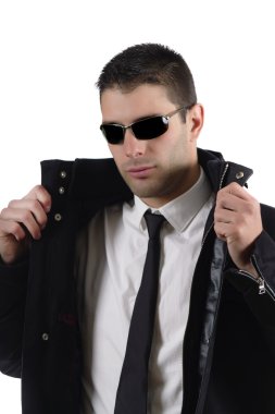 adam bir takım elbise ceket siyah gözlük ile birlikte