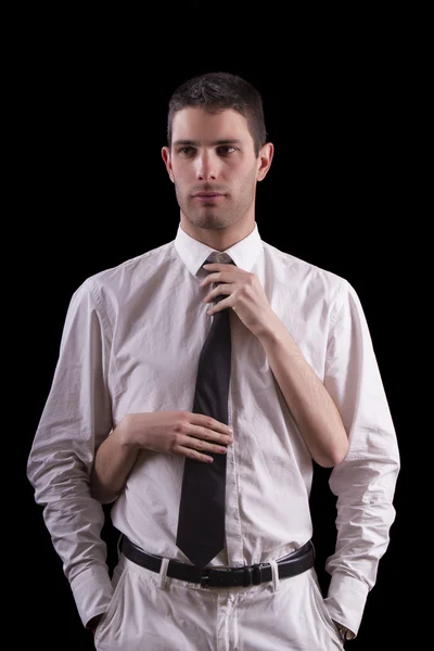 女性の手のネクタイを調整します。 — ストック写真
