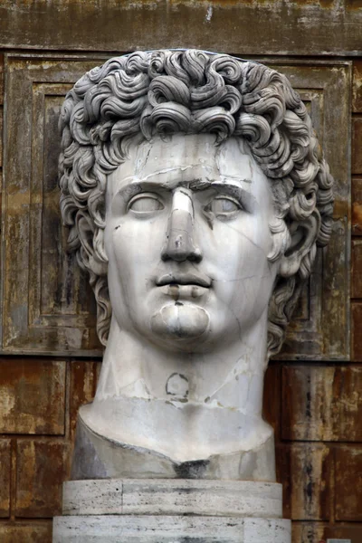 Głowa pomnik Juliusza Cezara — Zdjęcie stockowe