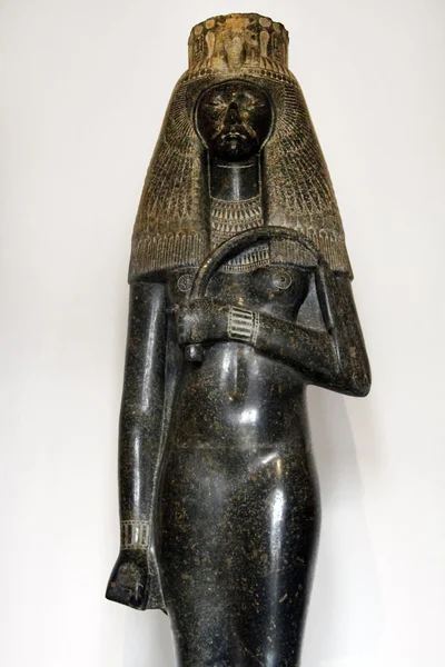 Stenen beeld van een Egyptische god — Stockfoto