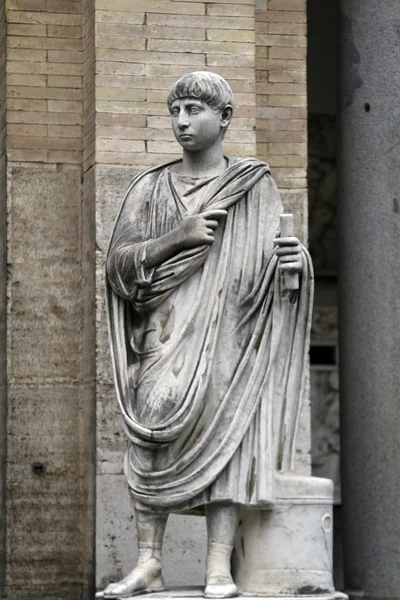 Oude Romeinse standbeeld — Stockfoto