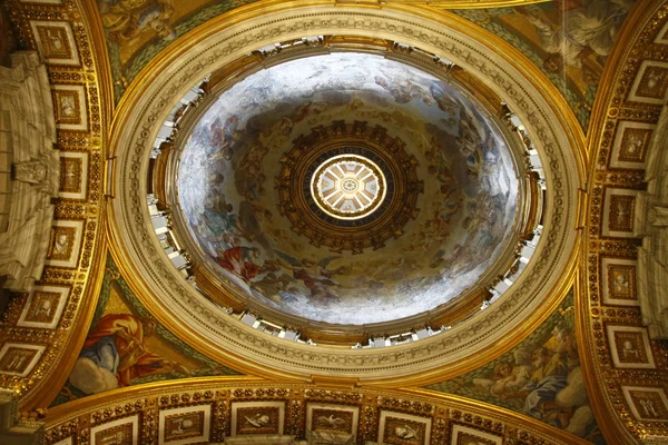 Dentro de la Basílica de San Pedro — Foto de Stock