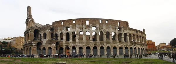 Buiten het colosseum — Stockfoto