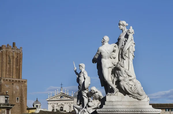 Estatuas en el Monumento de Víctor Manuel II — Foto de Stock
