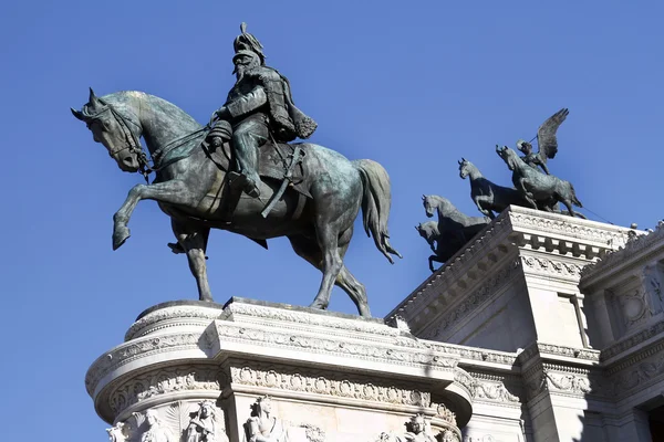 Szobrok a emlékmű Victor Emmanuel II — Stock Fotó