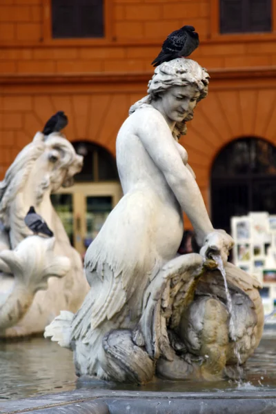 Фонтан из четырех речных статуй — стоковое фото
