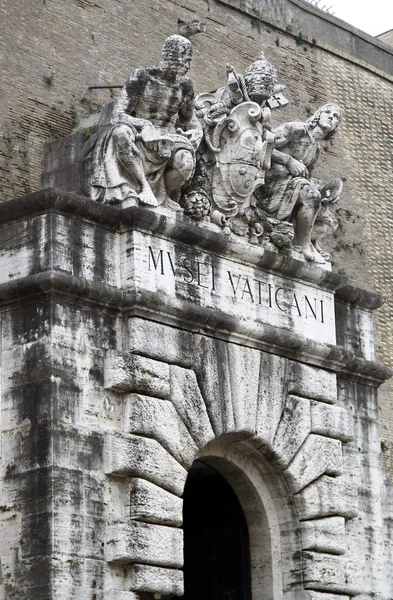 Wunderschöne Statuen in der vatikanischen Stadt — Stockfoto