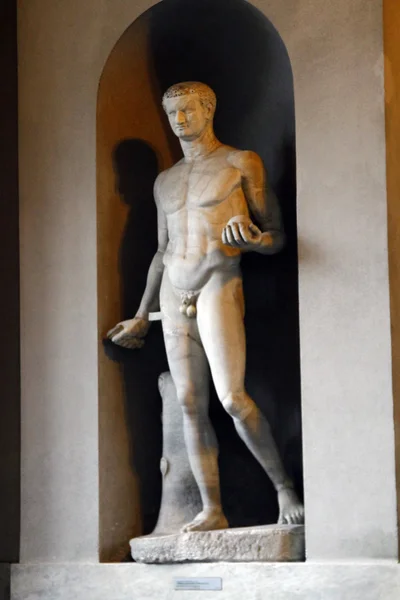 Male statue details of Vatican museums — Stock Photo, Image