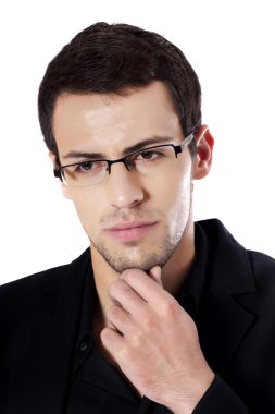 Beyazın üstündeki genç adam