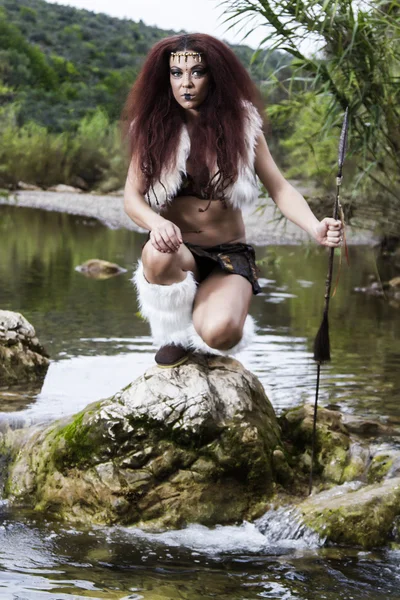 Bela jovem caçador forte guerreiro mulher — Fotografia de Stock