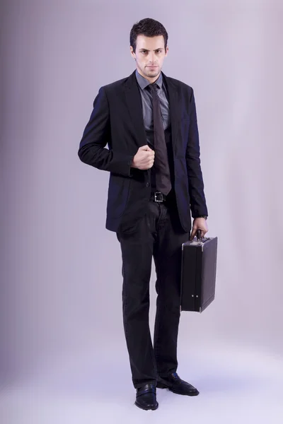 Giovane uomo d'affari su grigio — Foto Stock