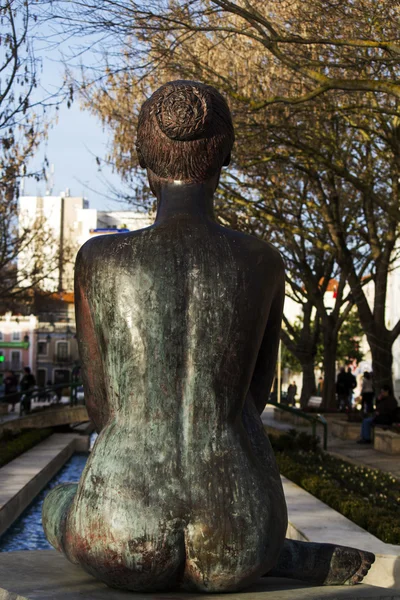 Statuia fetei din parc — Fotografie, imagine de stoc