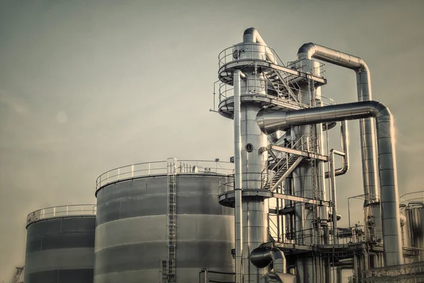 Refinaria de petróleo tubos brilhantes — Fotografia de Stock