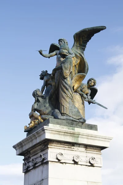 Estatua en el Monumento de Víctor Manuel II — Foto de Stock