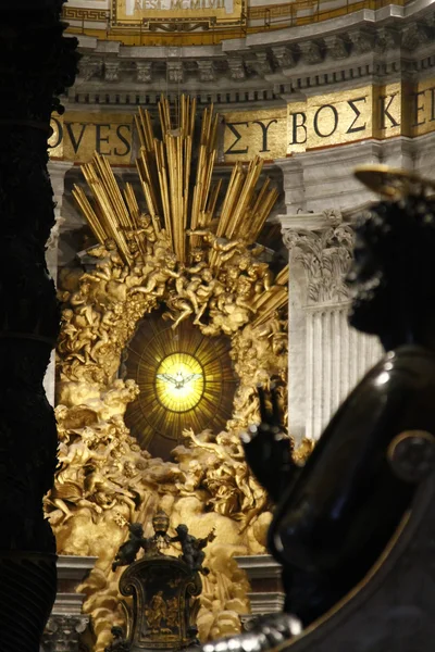 Binnenkant van Saint Peter's Basilica — Stockfoto