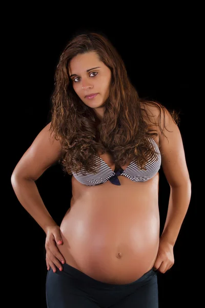 Menina grávida bonita no estúdio . — Fotografia de Stock