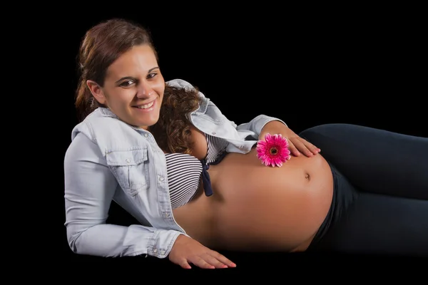 Hermosa chica embarazada en el estudio . — Foto de Stock