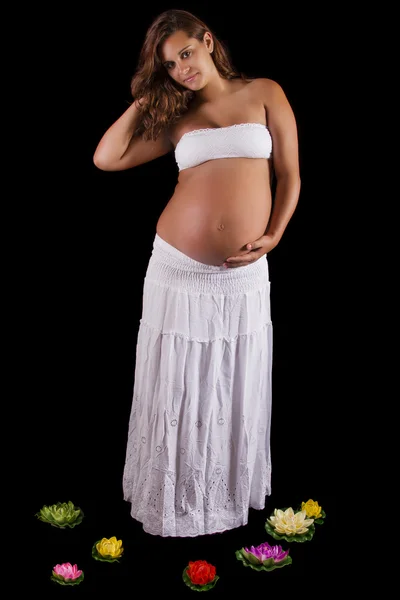 Menina grávida bonita no estúdio . — Fotografia de Stock