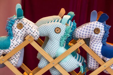 el yapımı oyuncak atlar