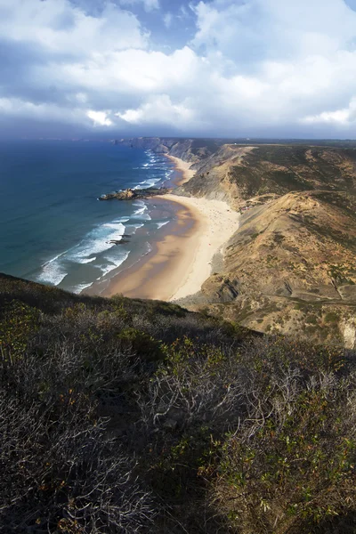 Breed uitzicht op de prachtige kust gebied — Stockfoto
