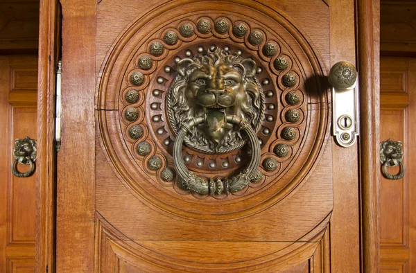 Doorknob in the shape of a lion head — Stock Photo, Image