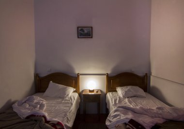 dağınık yatak odası