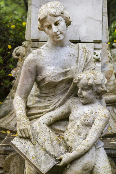 Scultura della donna — Foto Stock