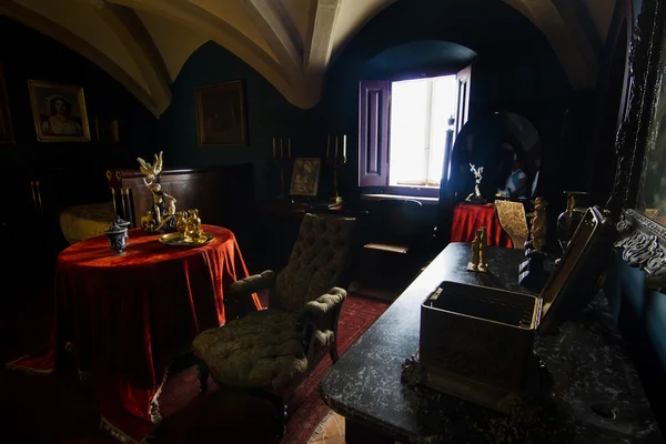 Inne i rum av vackra slotten av pena — Stockfoto