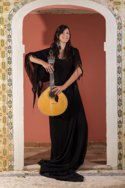 güzel kadın şarkıcısı ve aktör