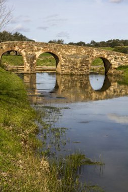 Antik Roma köprüsü