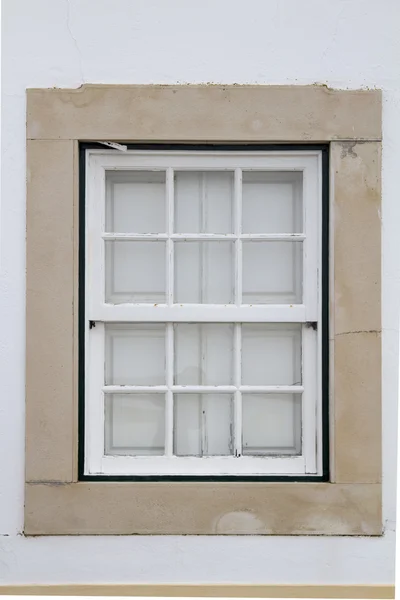 Типичное европейское окно — стоковое фото
