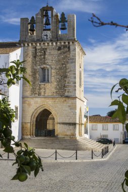 Kilise faro üzerinde bulunan se