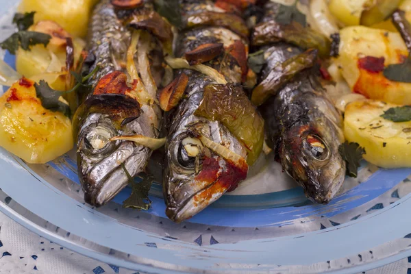 Makrela ryby z ziemniaków. — Zdjęcie stockowe